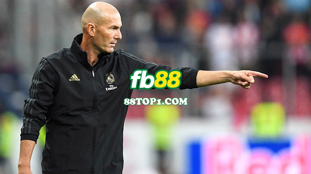 zidane noi gi truoc cau hoi cua truyen thong - HLV Zidane nói gì về tin đồn CR7 trở lại Real Madrid